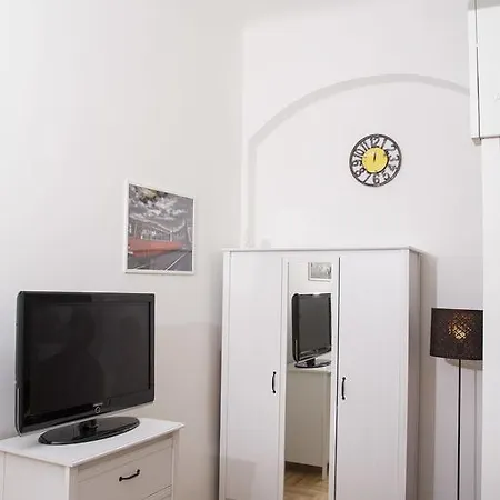 Lovag Apartment *