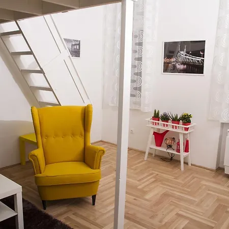 Apartament Lovag *